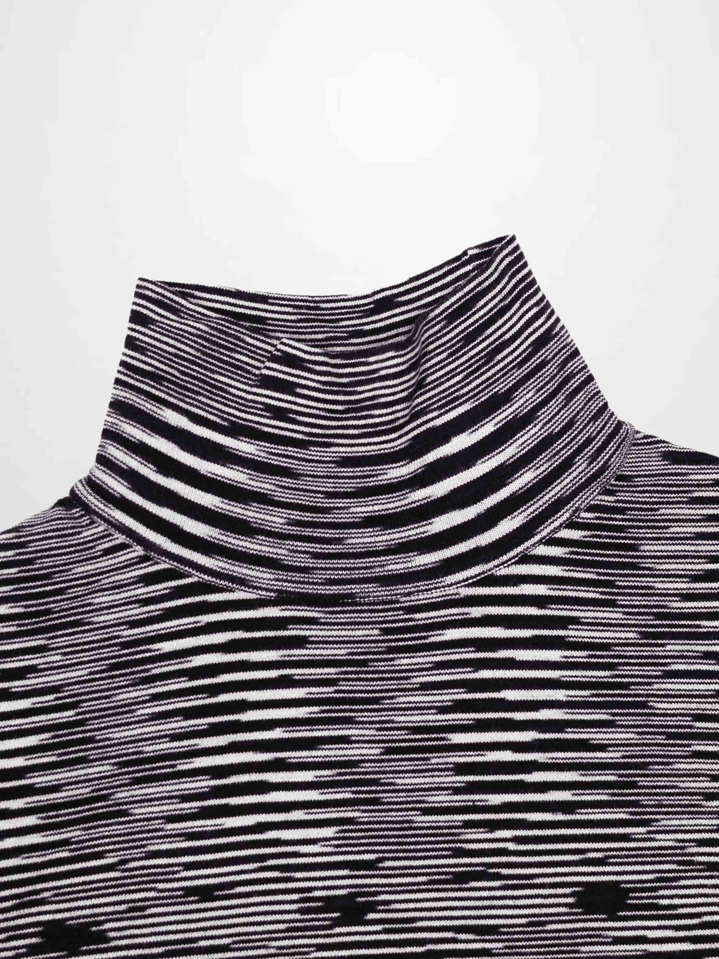 Abstract Stripe Knit Turtleneck-Black