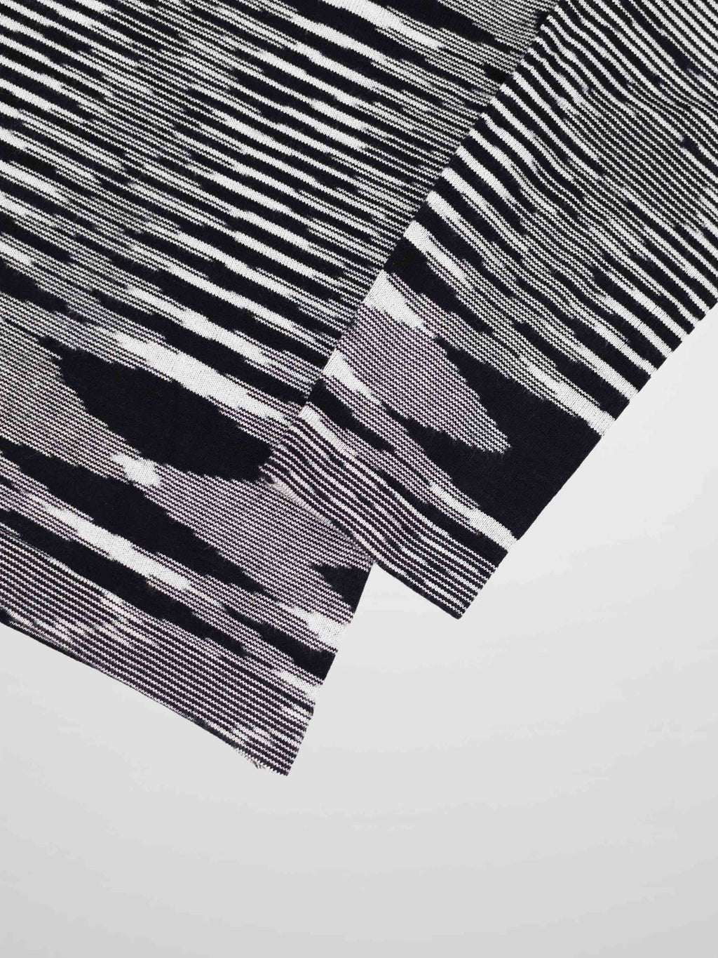 Abstract Stripe Knit Turtleneck-Black