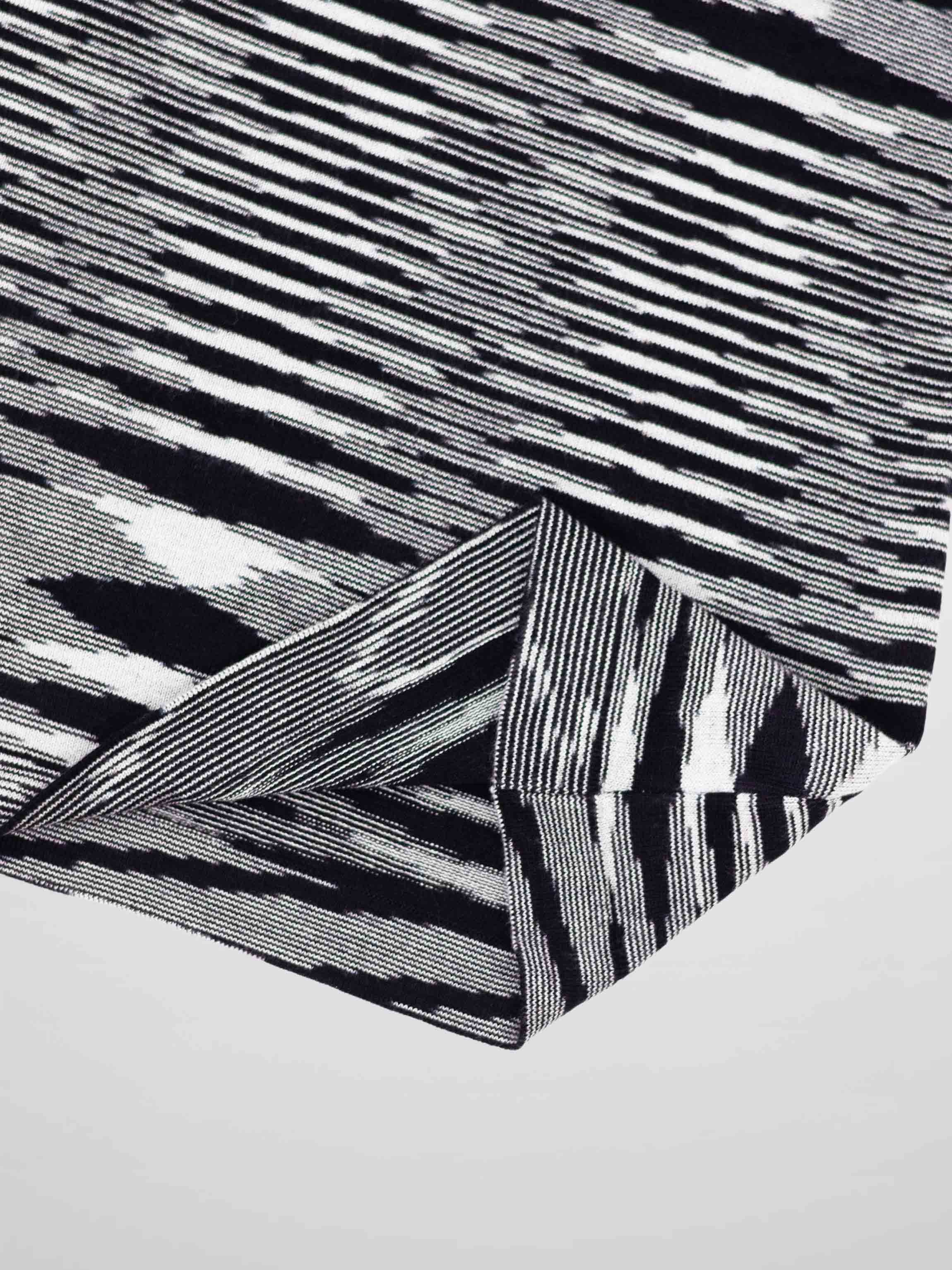 Abstract Stripe Knit Turtleneck-Black