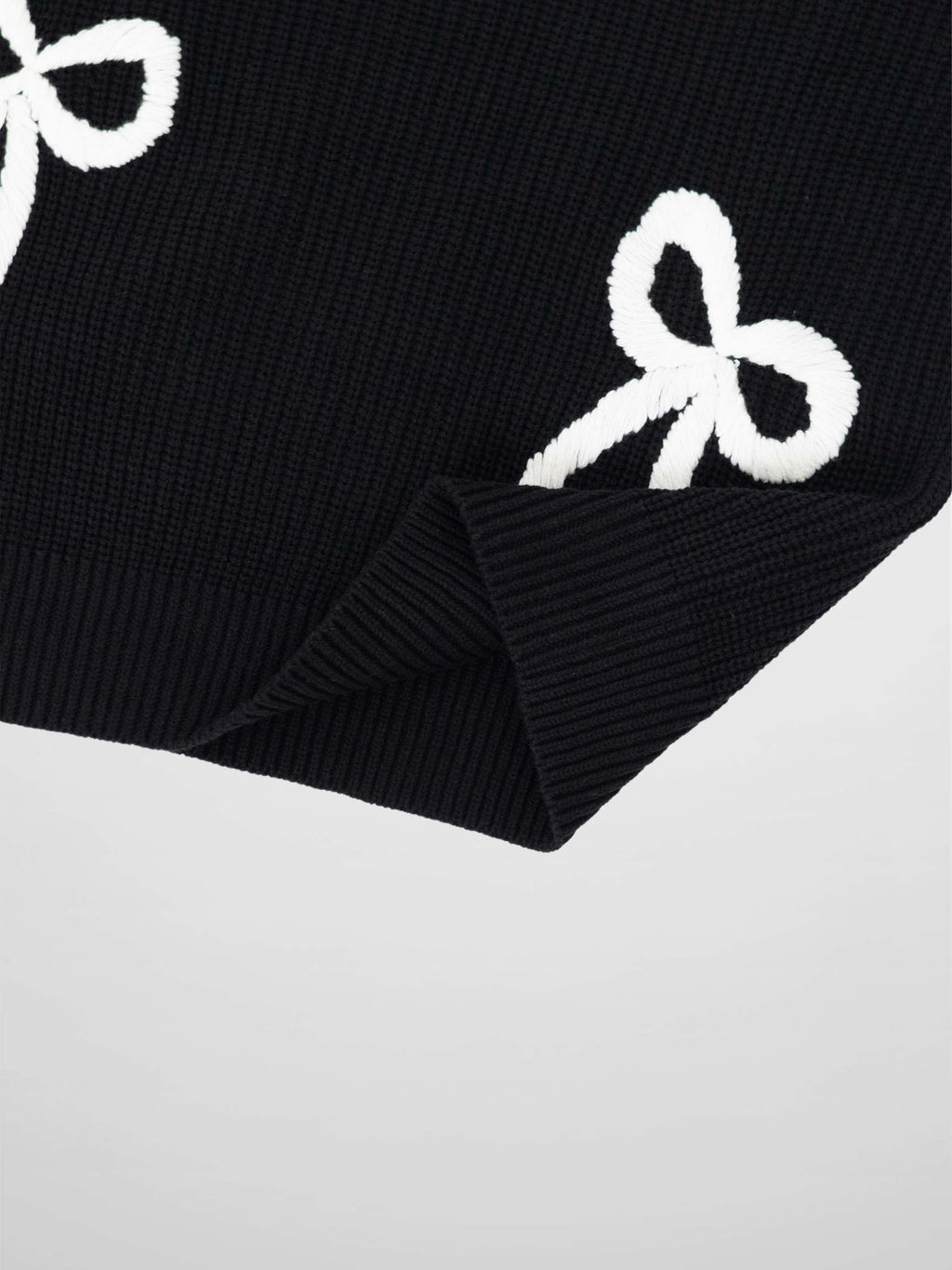 Bow Ribbon Sweater-Black/White