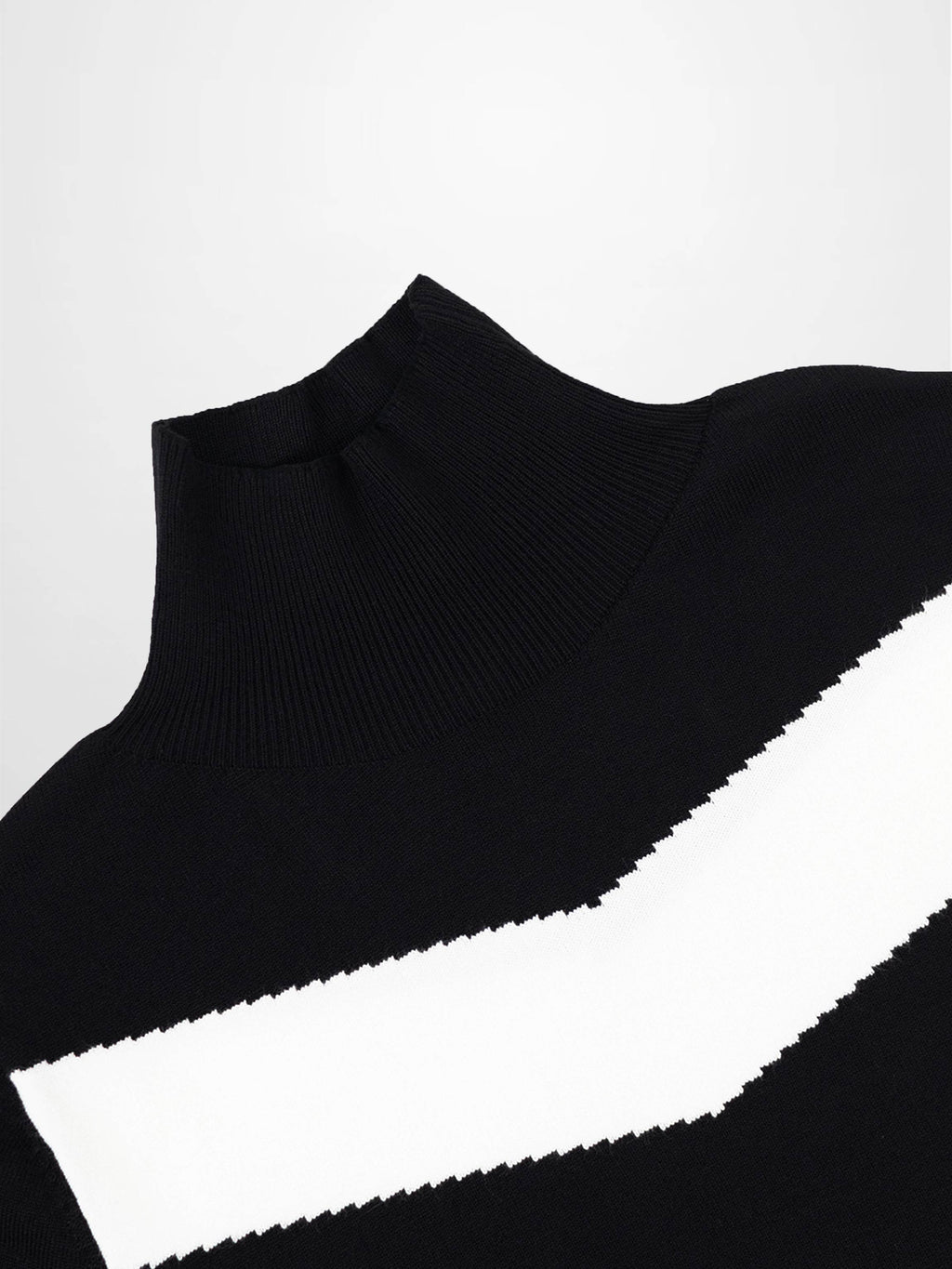 Classic Turtleneck Sweater-Black/White