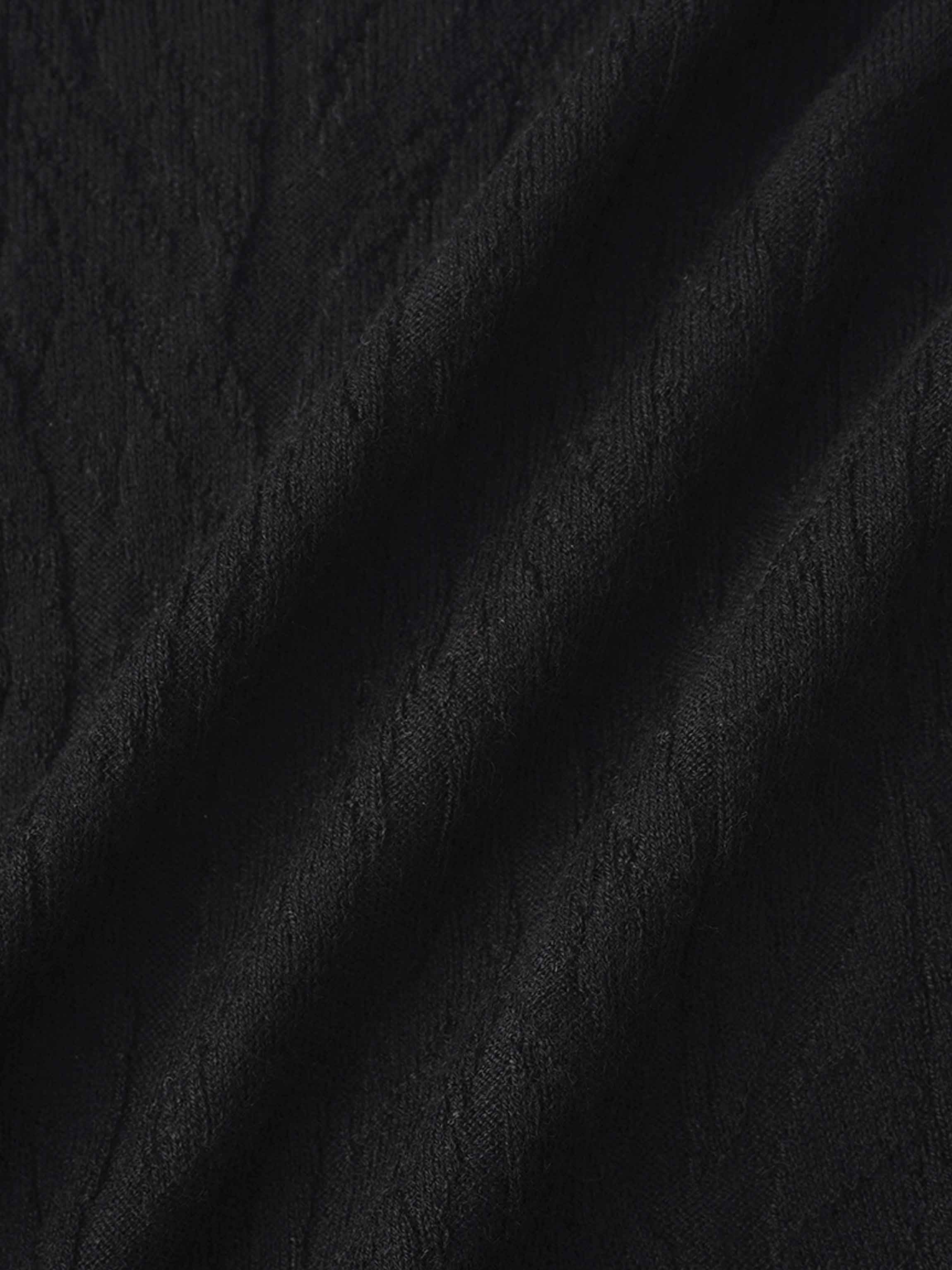 Leaf Design Turtleneck-Black