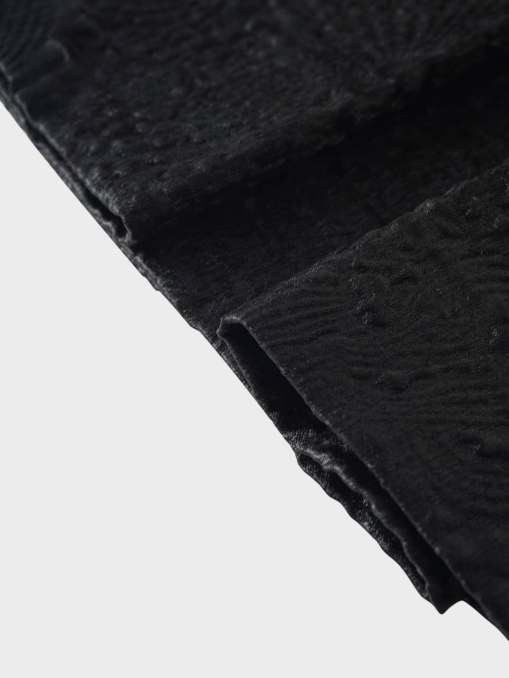 Embossed Inverted Pleat Skirt-Black