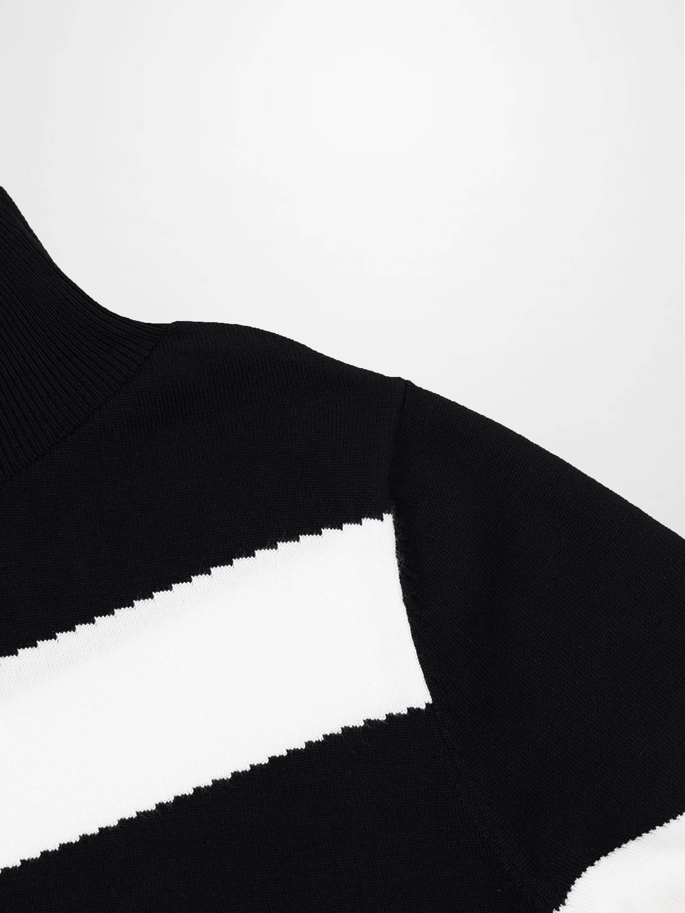 Classic Turtleneck Sweater-Black/White