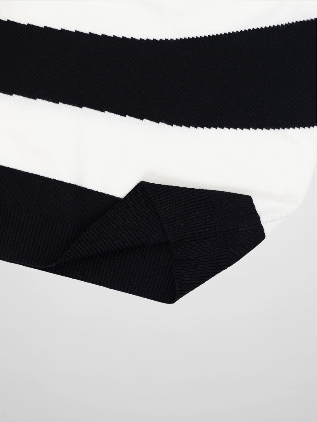 Classic Turtleneck Sweater-Black/White