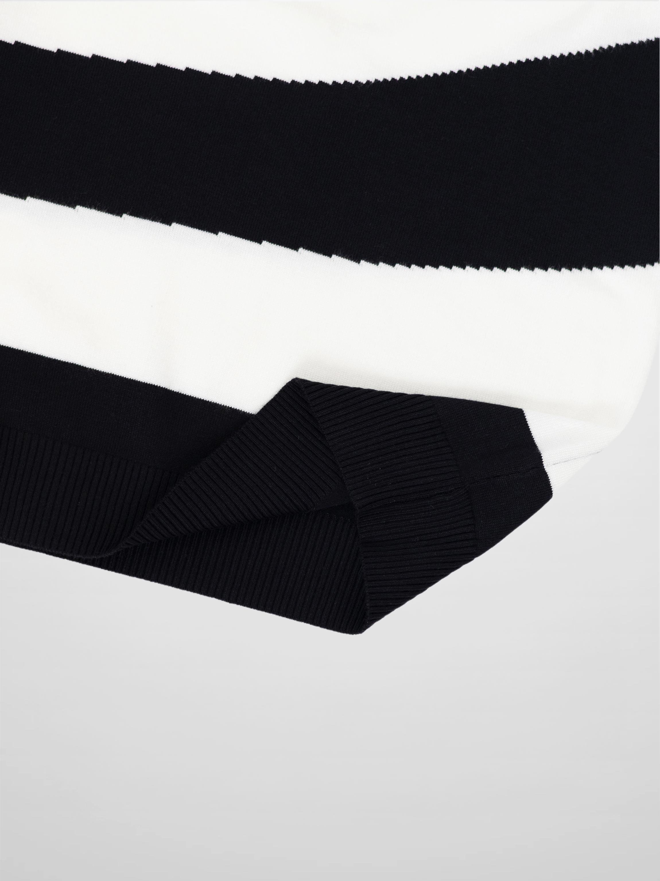 Classic Turtleneck Sweater-Black/White