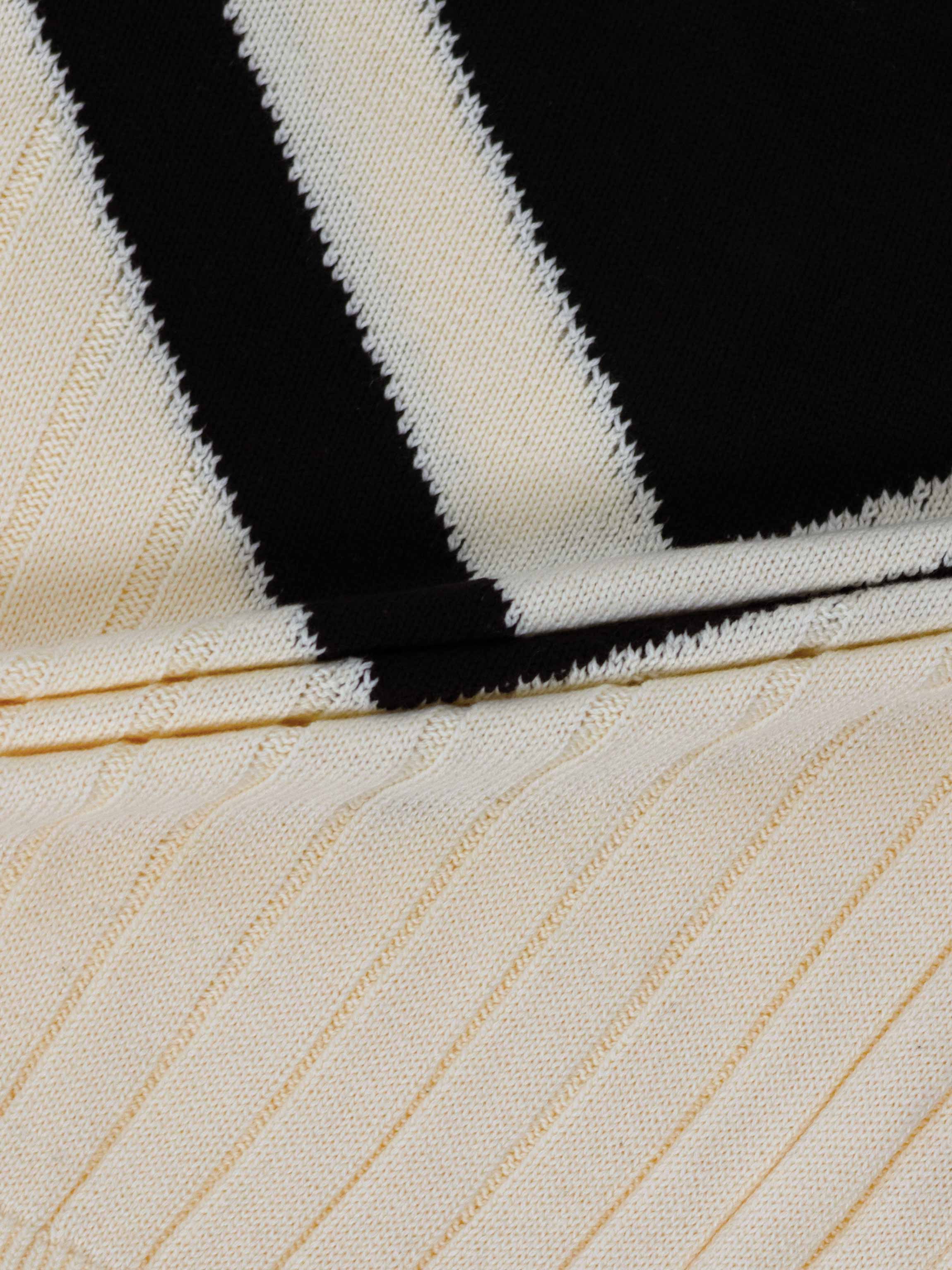 V Neck Stripe Sweater-Cream/Black