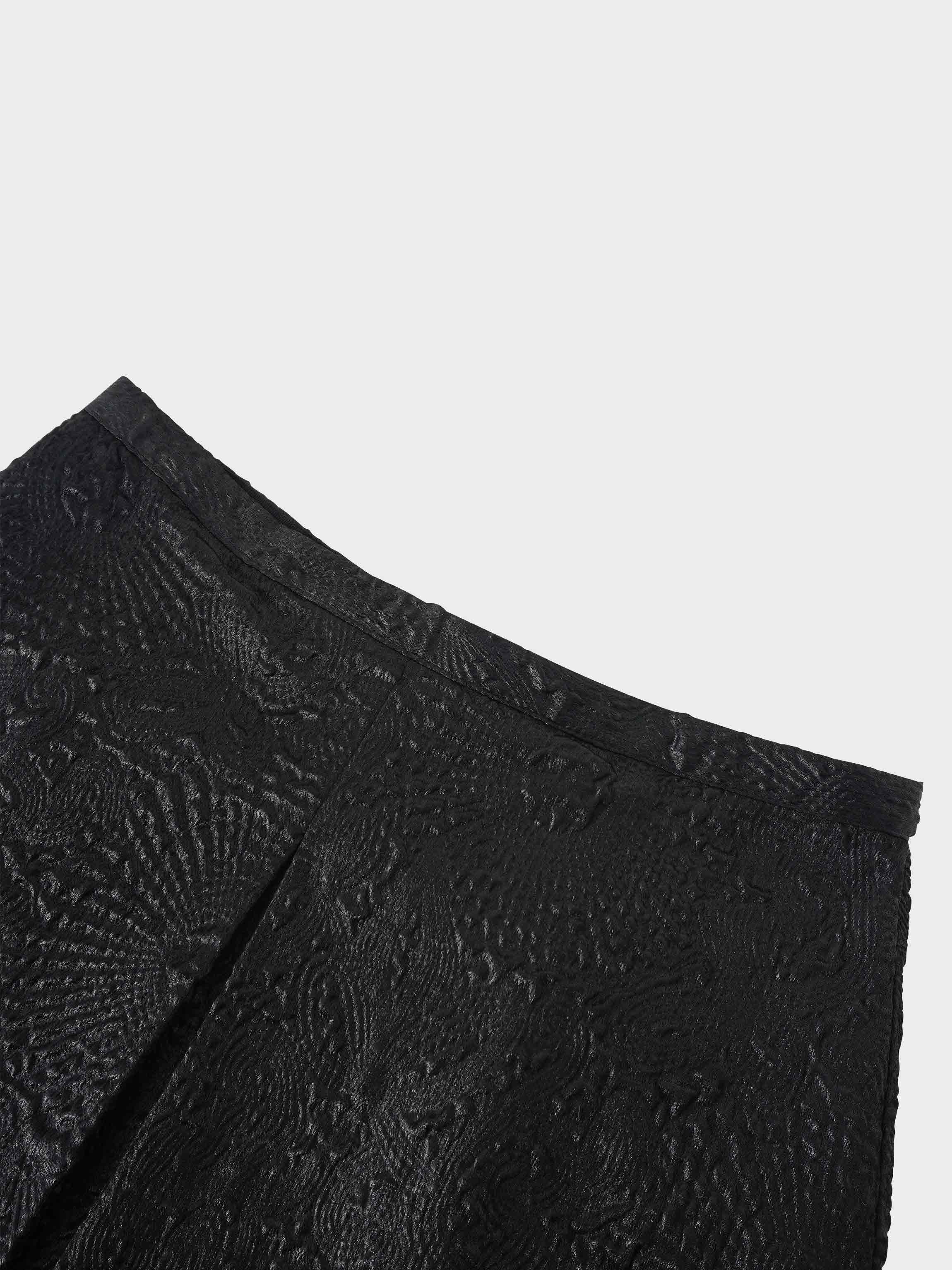 Embossed Inverted Pleat Skirt-Black