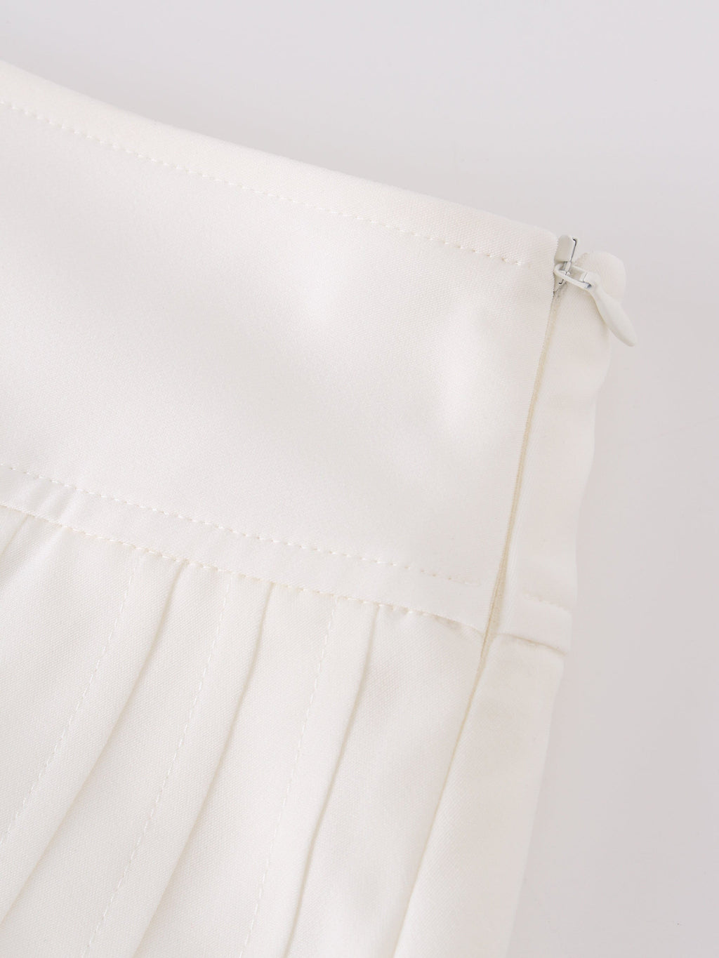 Yoke Pleated Skirt 37"-White
