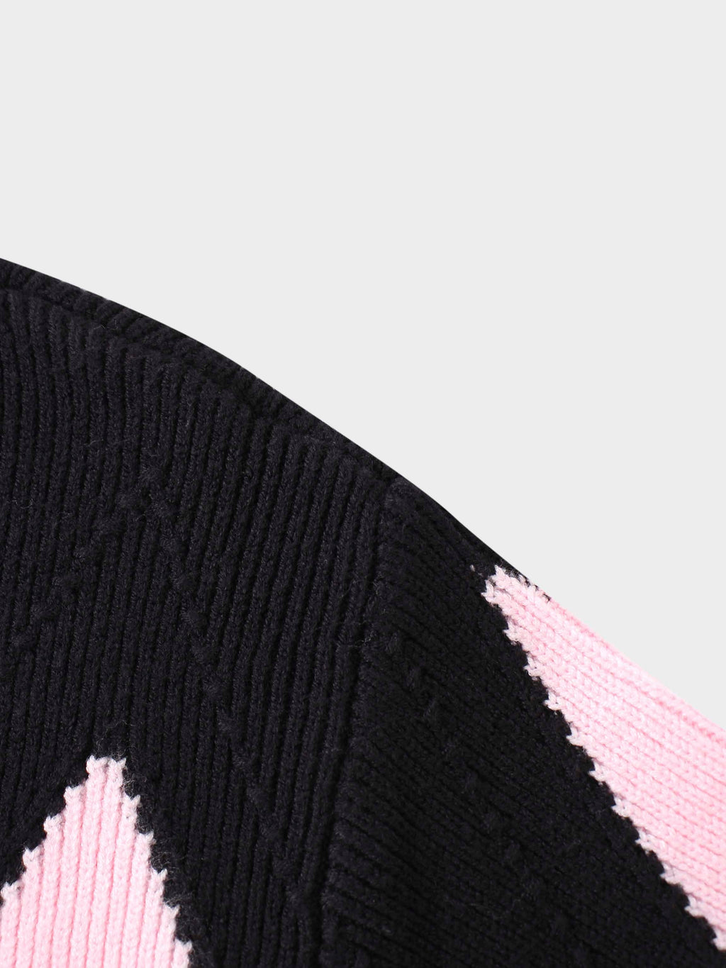 Center Diamond Sweater-Black/Pink