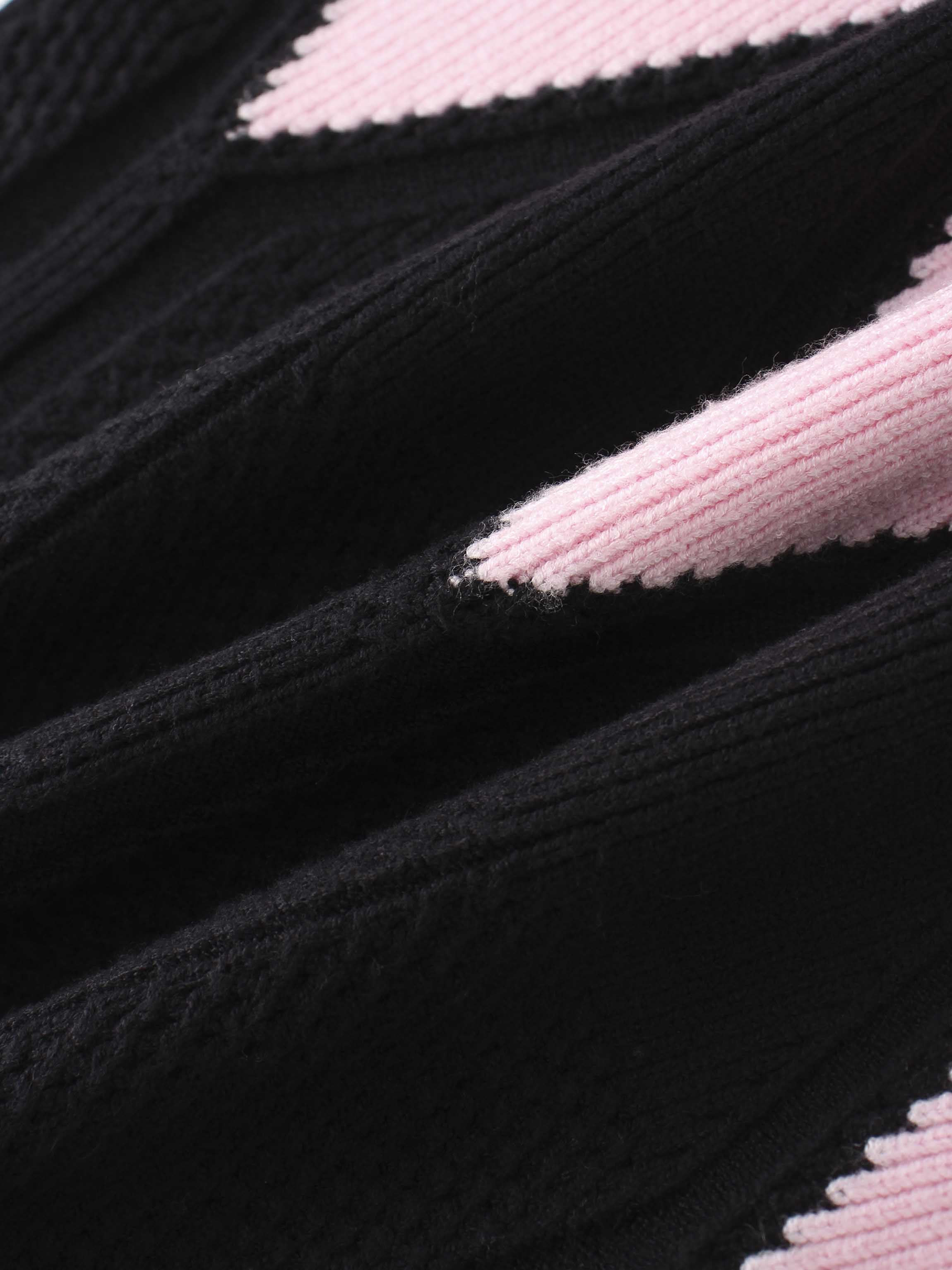 Center Diamond Sweater-Black/Pink