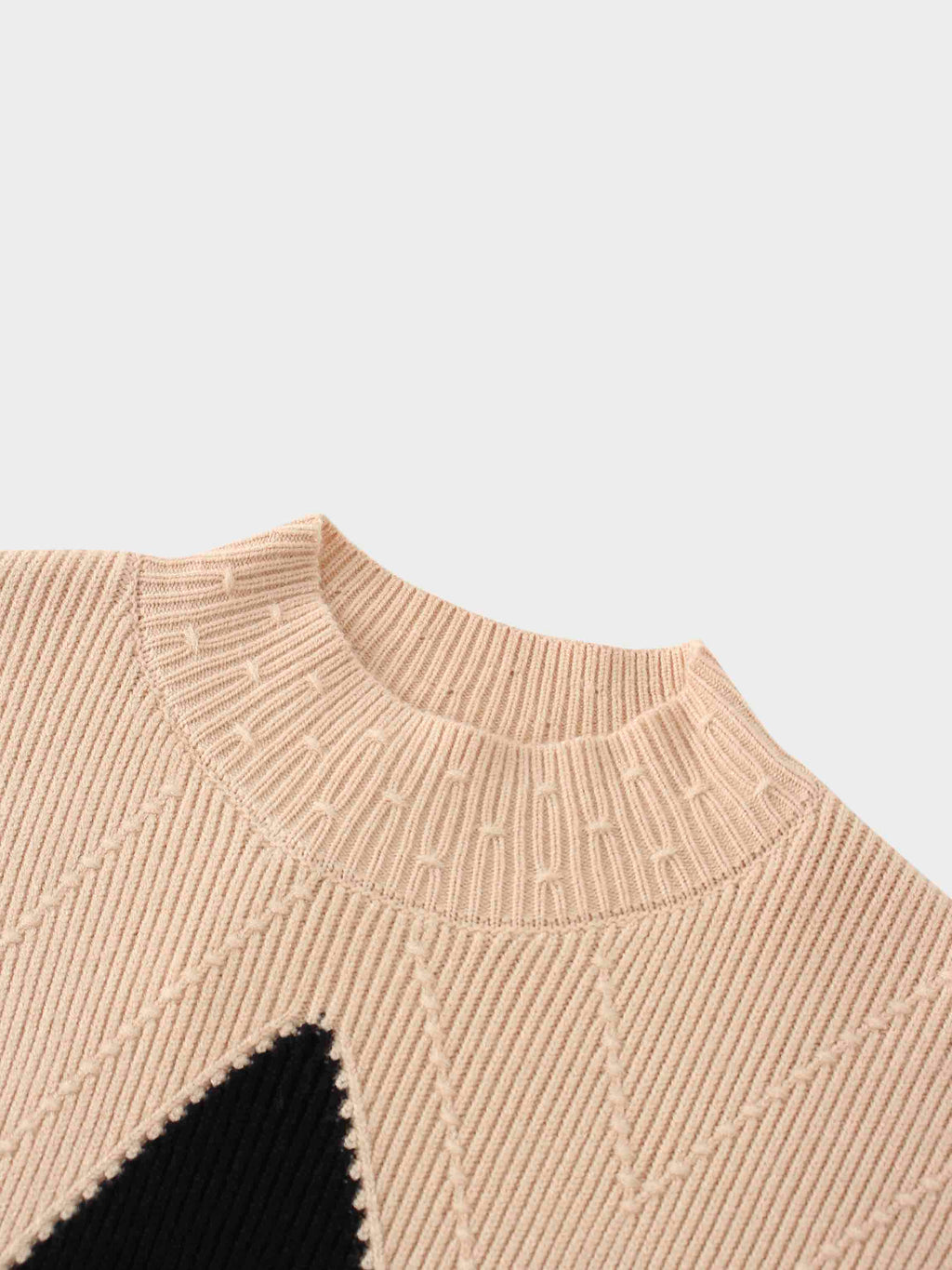 Center Diamond Sweater-Ivory/Black