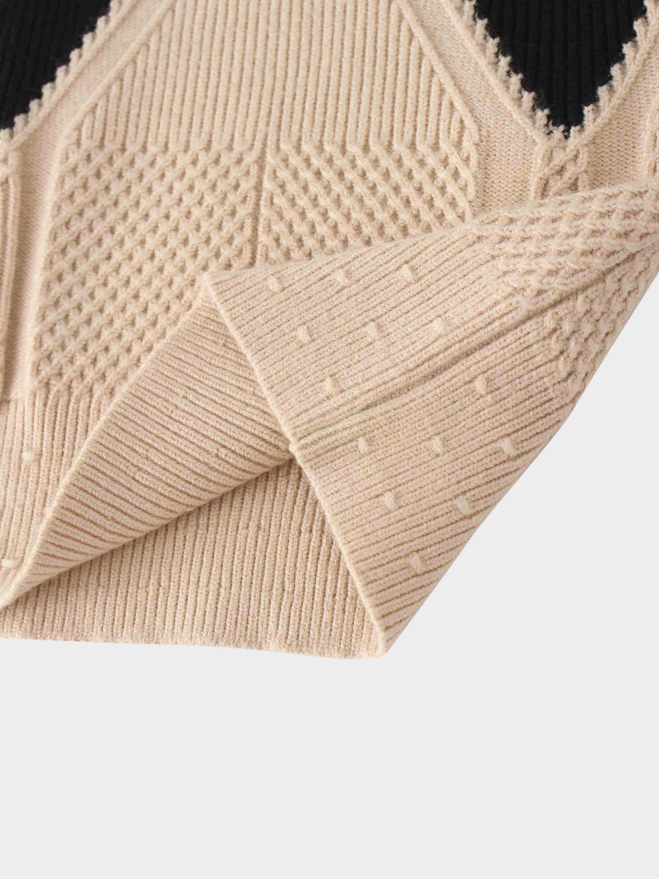 Center Diamond Sweater-Ivory/Black