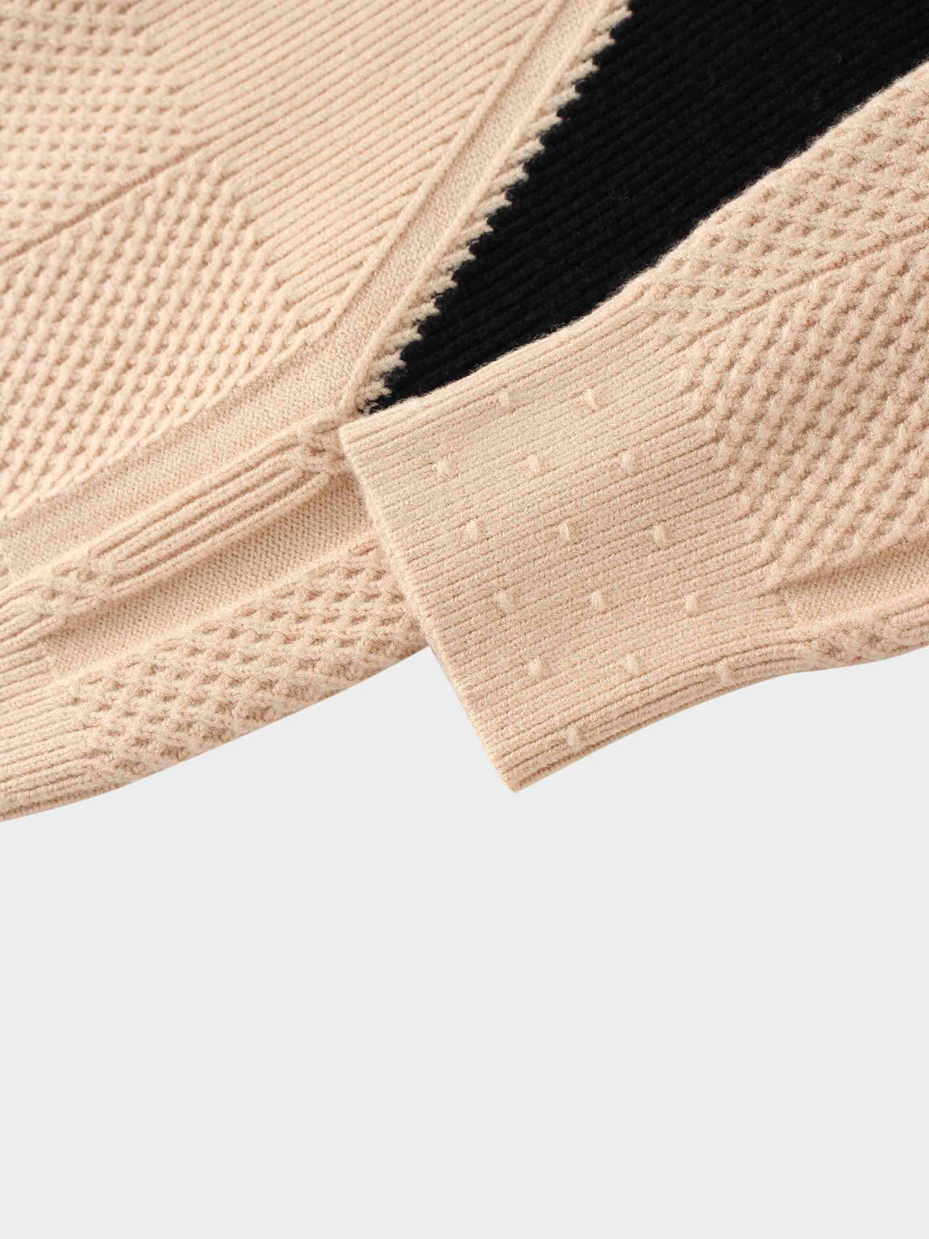 Center Diamond Sweater-Ivory/Black