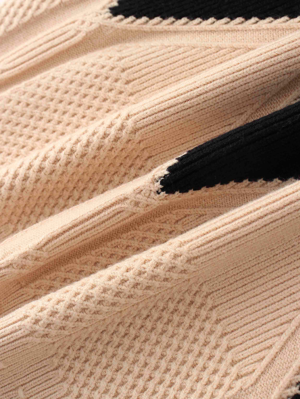 Center Diamond Sweater-Ivory/Black