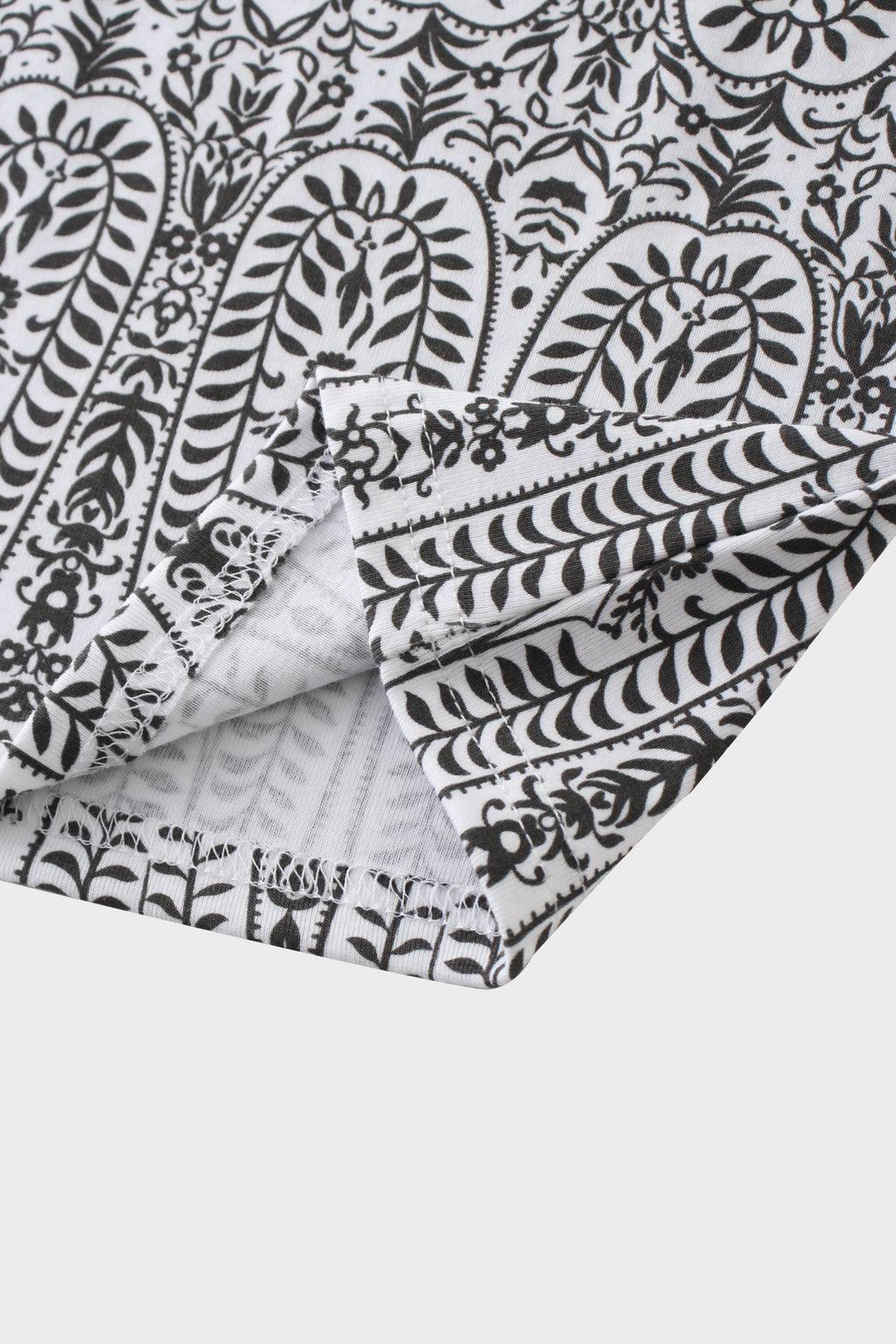 Basic Printed T-shirt-Paisley Vines Black