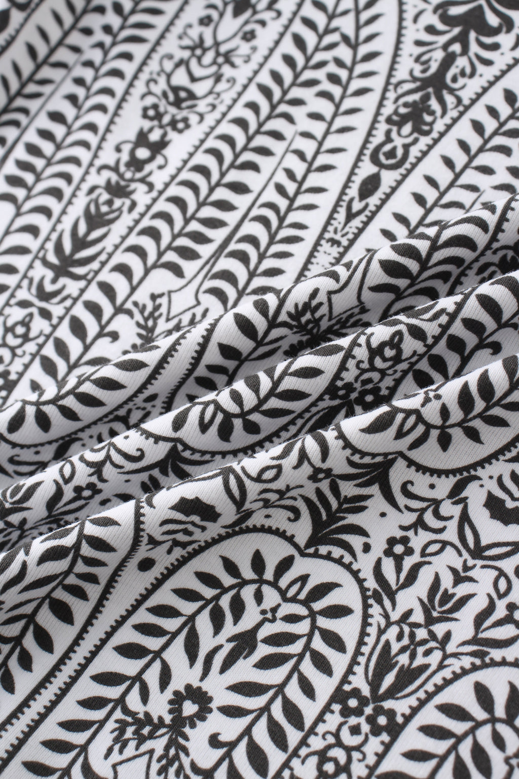 Basic Printed T-shirt-Paisley Vines Black