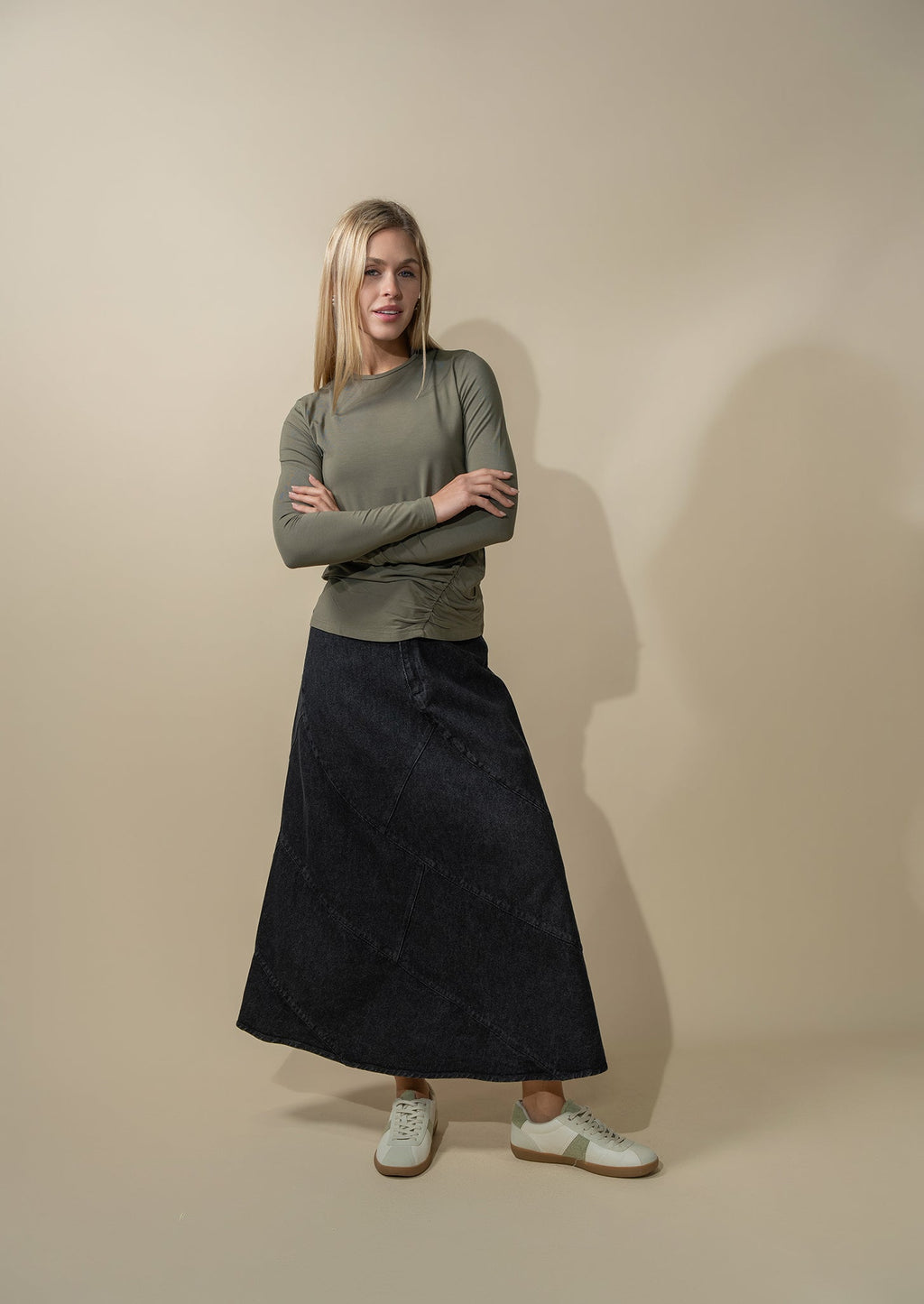 Curved Gathered Detailed T-Shirt-Olive