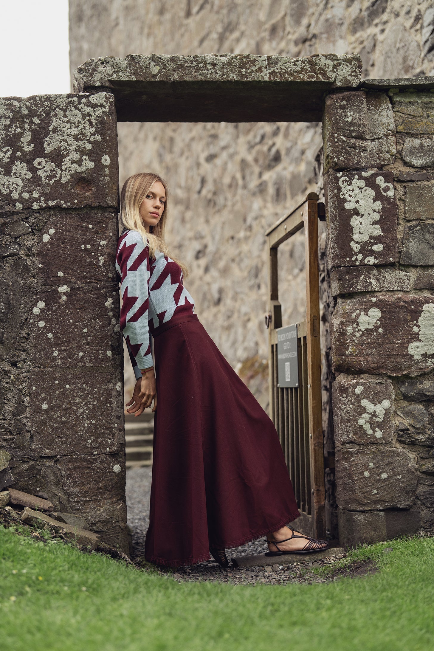 Oversized Houndstooth Sweater-Light Blue/Burgundy