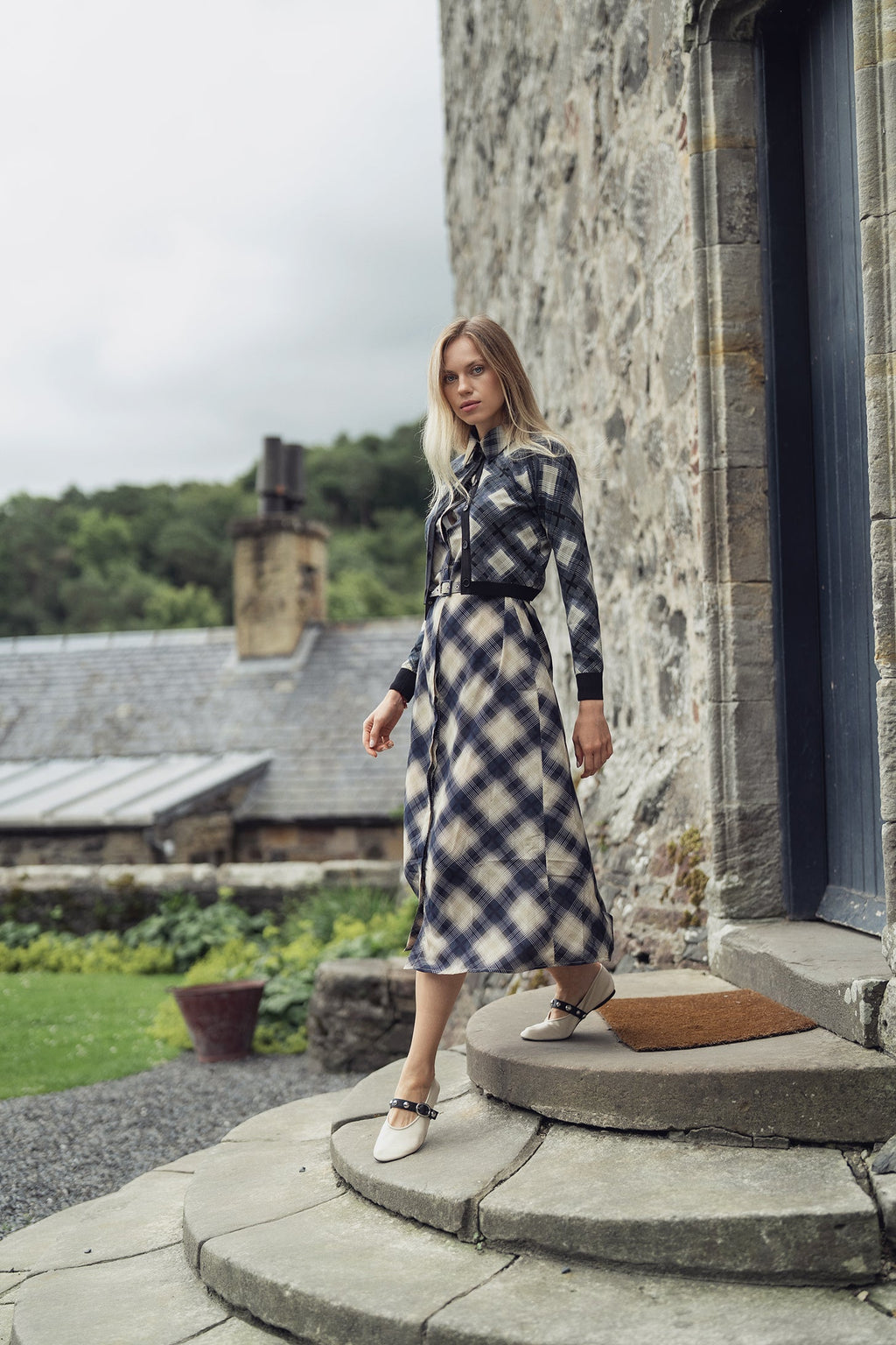 Buttoned Cardigan-Black/White Plaid