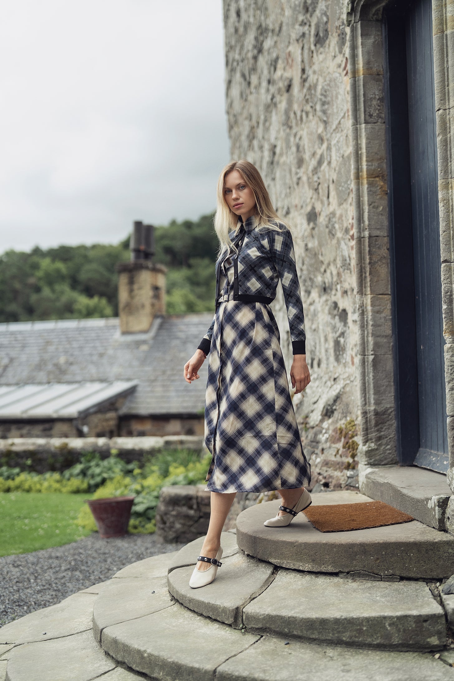 Buttoned Cardigan-Black/White Plaid