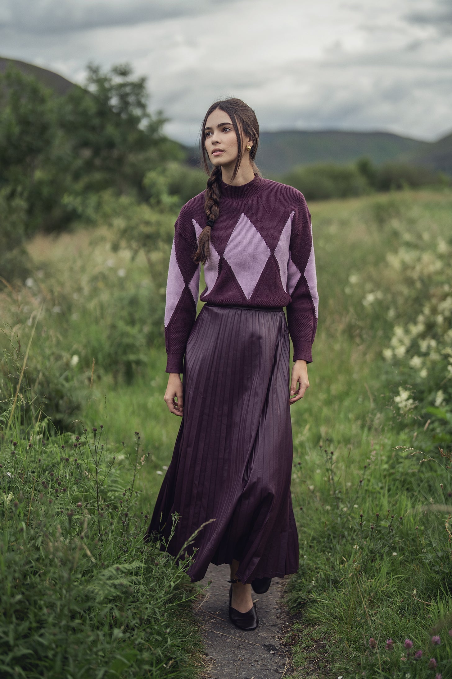 Center Diamond Sweater-Wine/Lilac