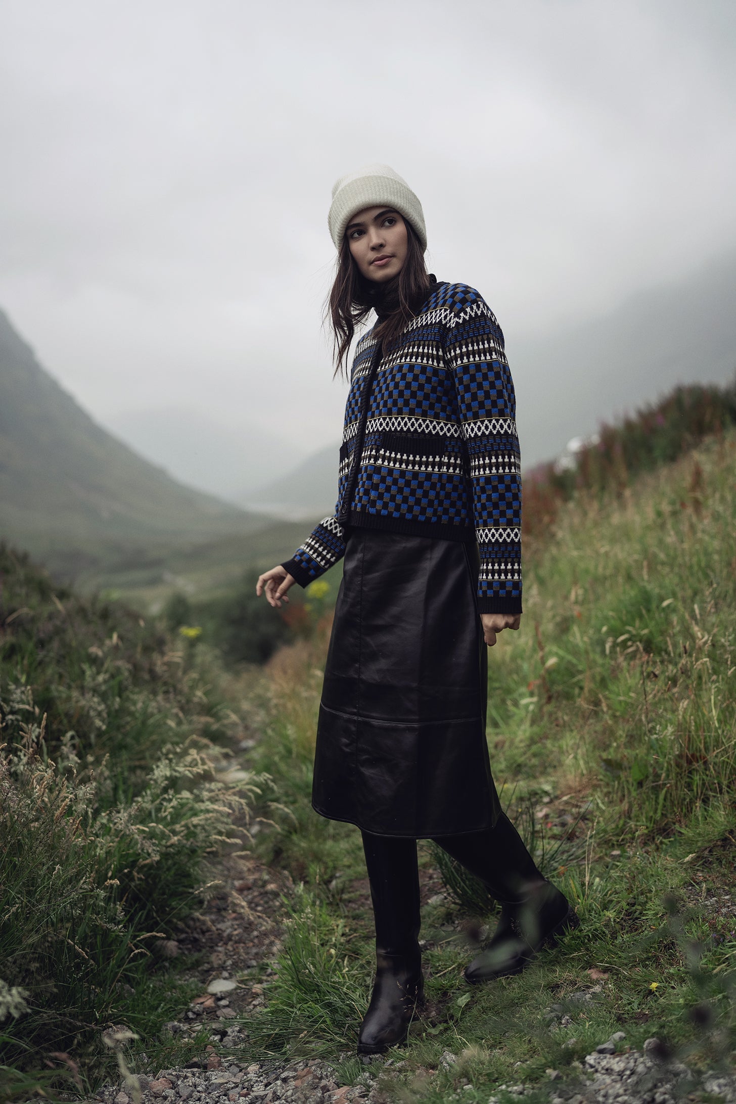 Short A-Line Seamed Faux Leather Skirt-Black