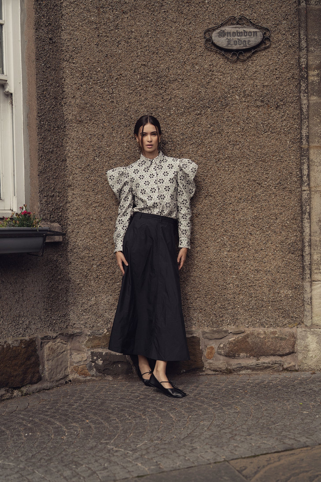 Taffeta Yoke Skirt-Black