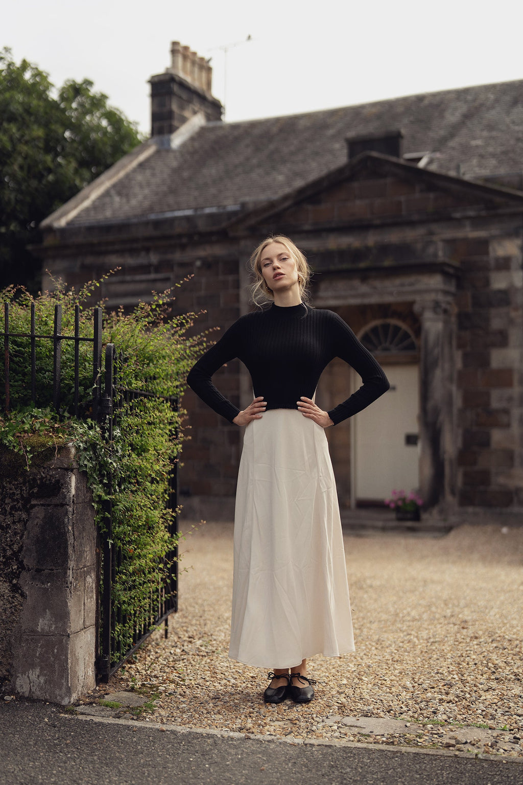 Crepe Bottom Dress-Black/Cream