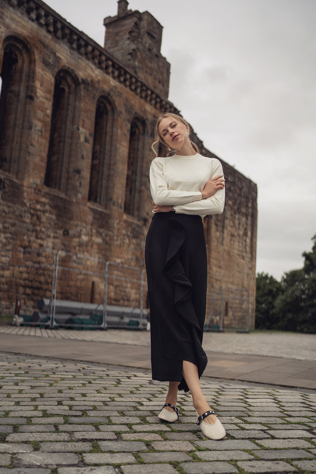 Side Ruffle Skirt-Black