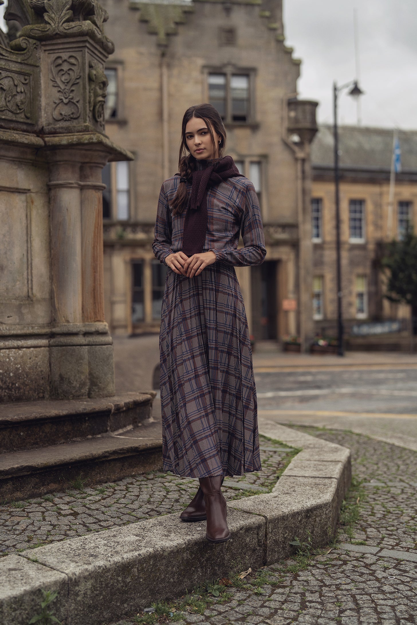 Thin Knit Turtleneck Sweater-Brown/Blue Plaid