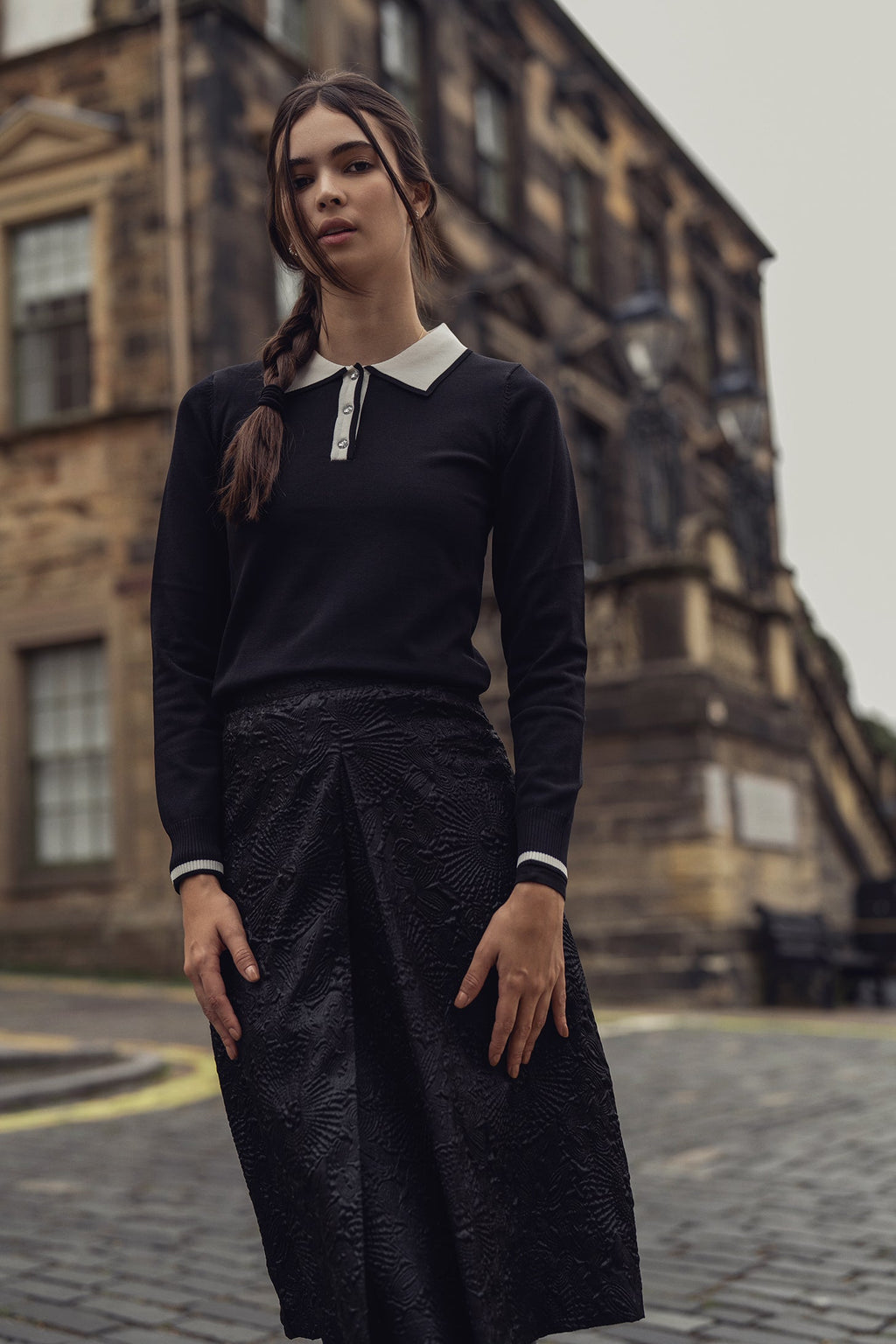 Jewel Button Collar Sweater-Black/Cream