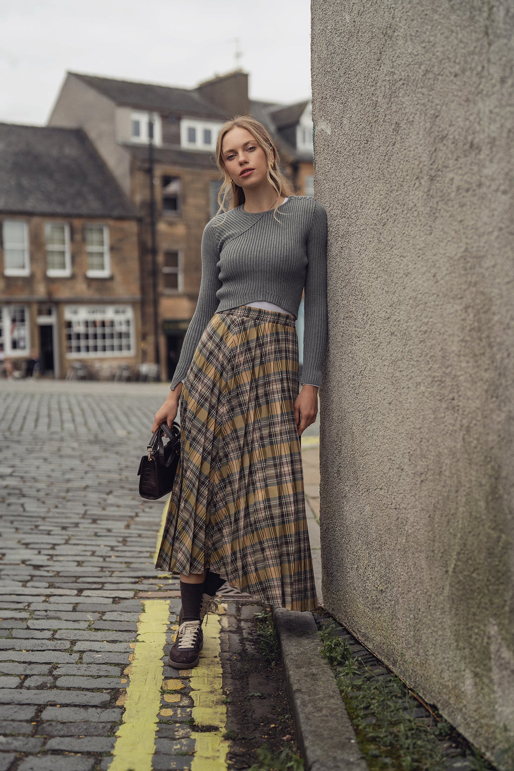 V Bottom Crop Sweater-Grey