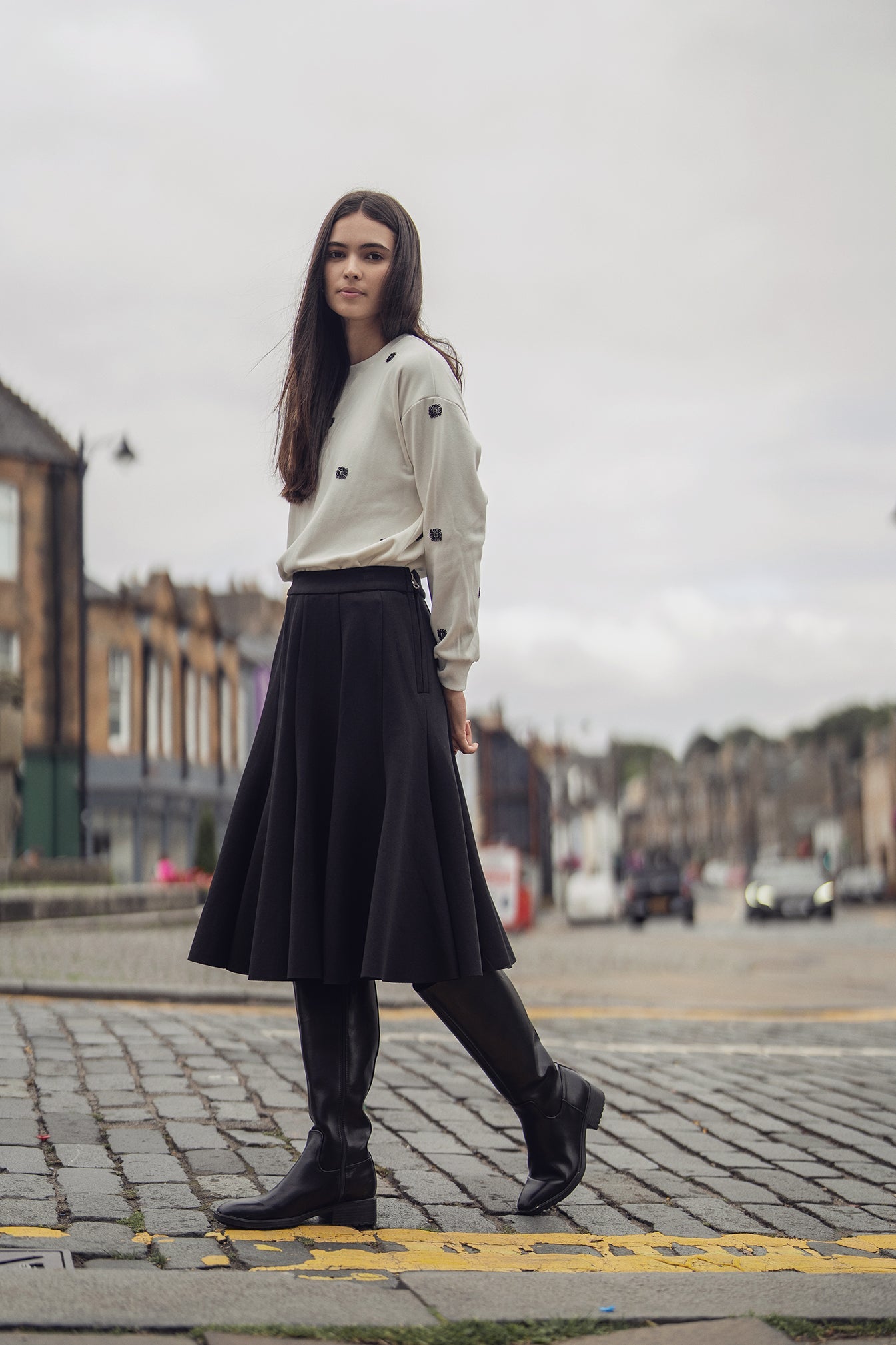 Embellished Sweatshirt-White/Black