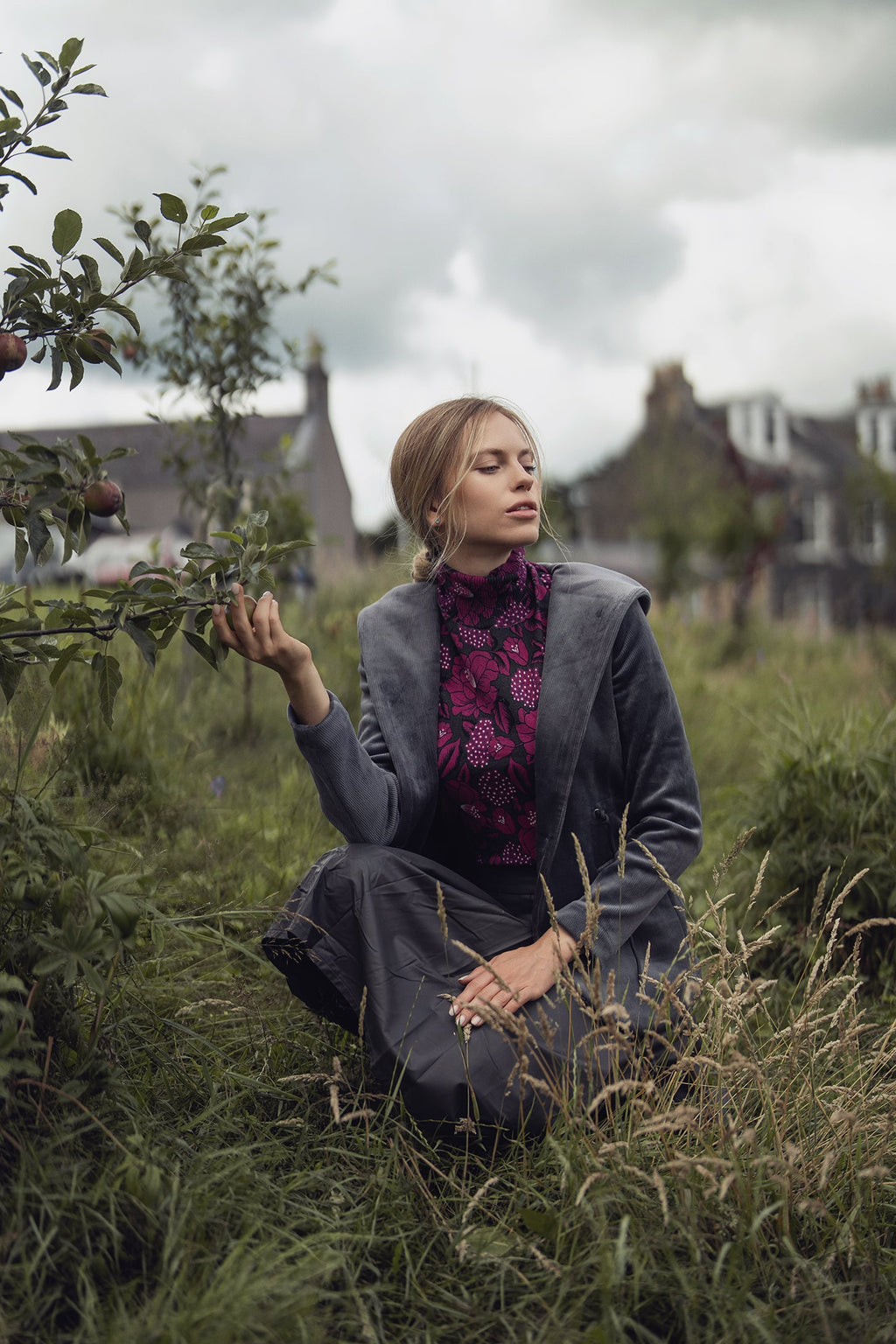 Thin Knit Turtleneck Sweater-Grey Pink Floral