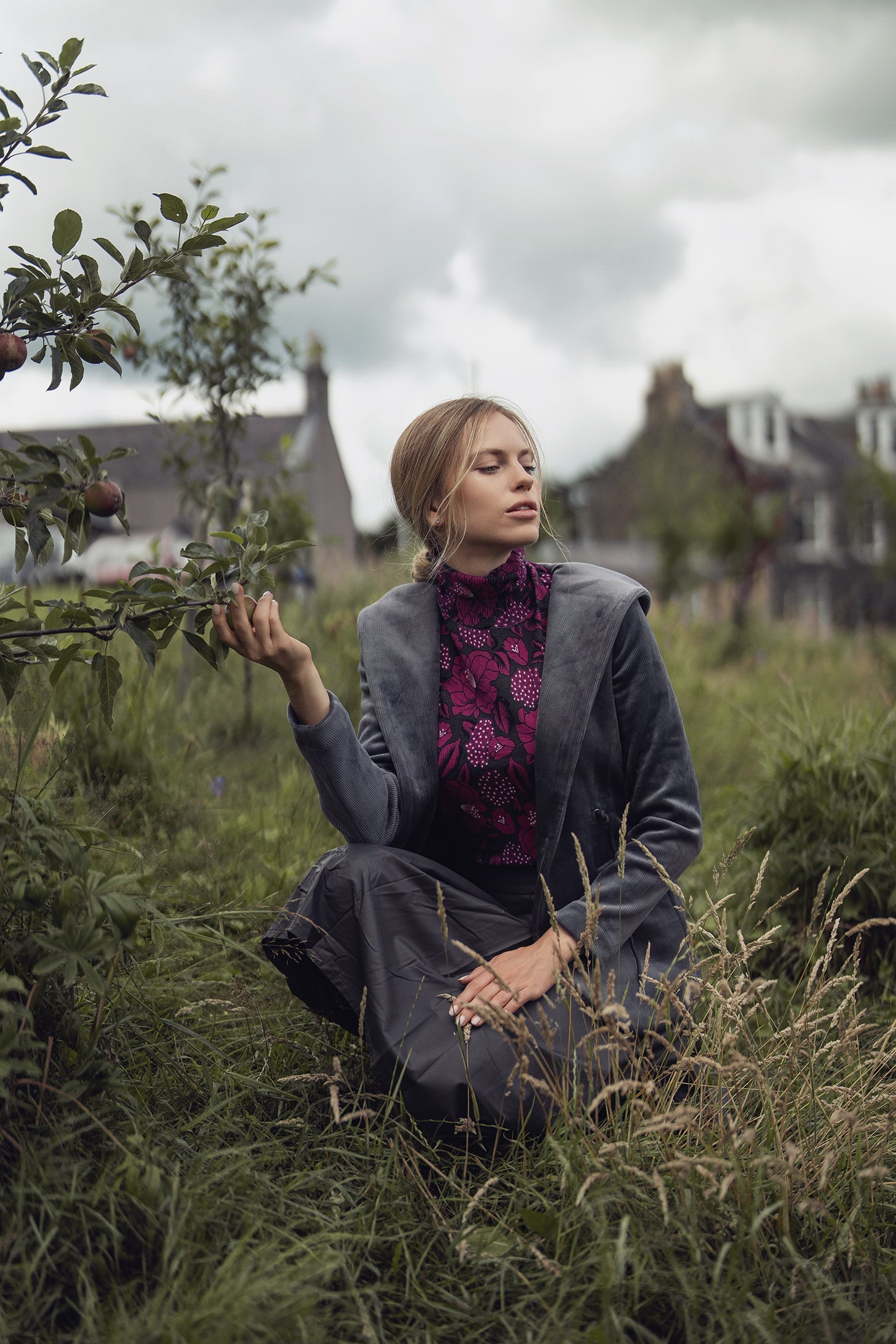 Thin Knit Turtleneck Sweater-Grey Pink Floral